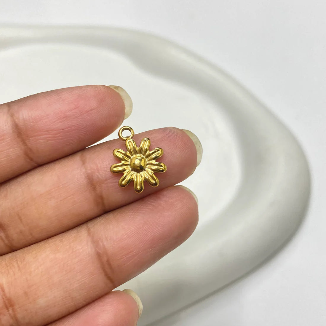 Flower Pendant + Chain - 18k Gold Plated