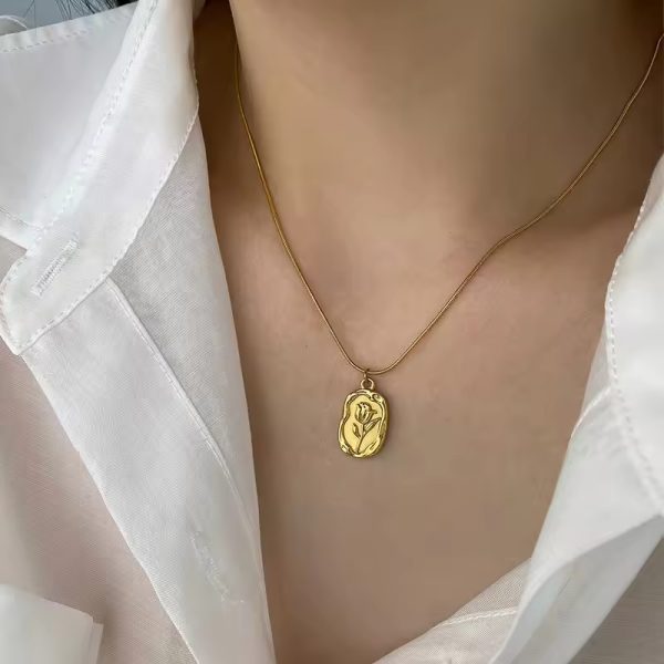 Vintage Rose Necklace - 18k Gold Plated