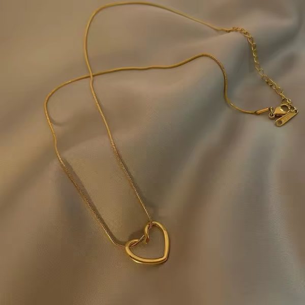 Love Me Necklace - 18k Gold Plated
